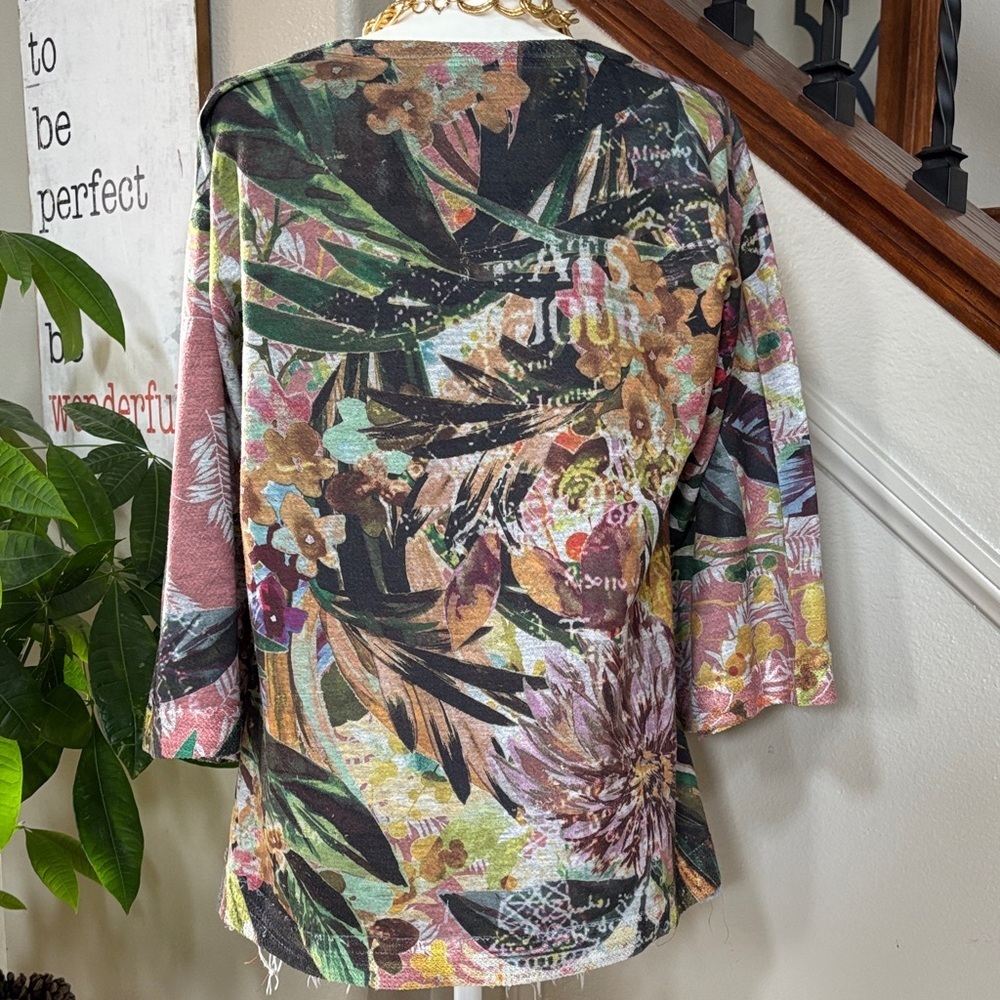 Inoah Artsy Floral Multicolor Women's Top - Picture 5 of 9
